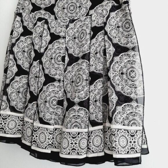 WHITE HOUSE BLACK MARKET 100% Silk Plisse Pleated Layered Skirt Sz 4 - Picture 5 of 8